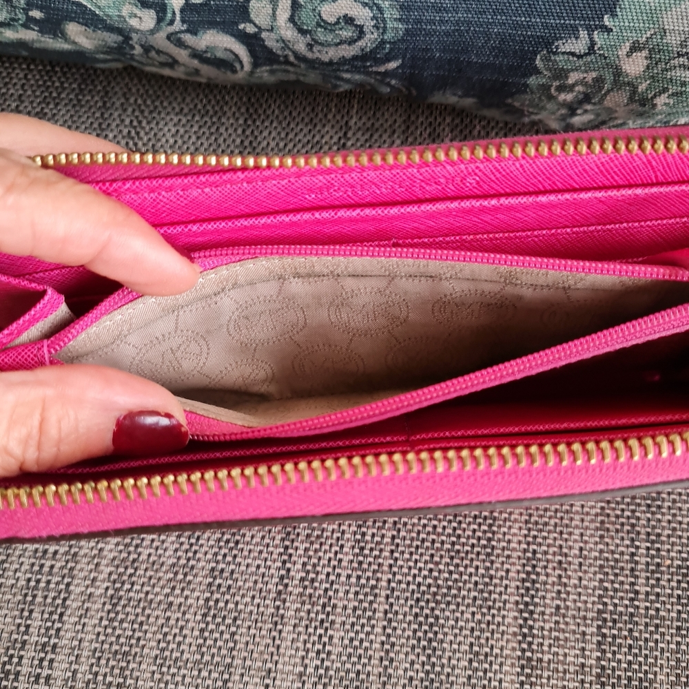 MK Wallet - Picture 4 of 5